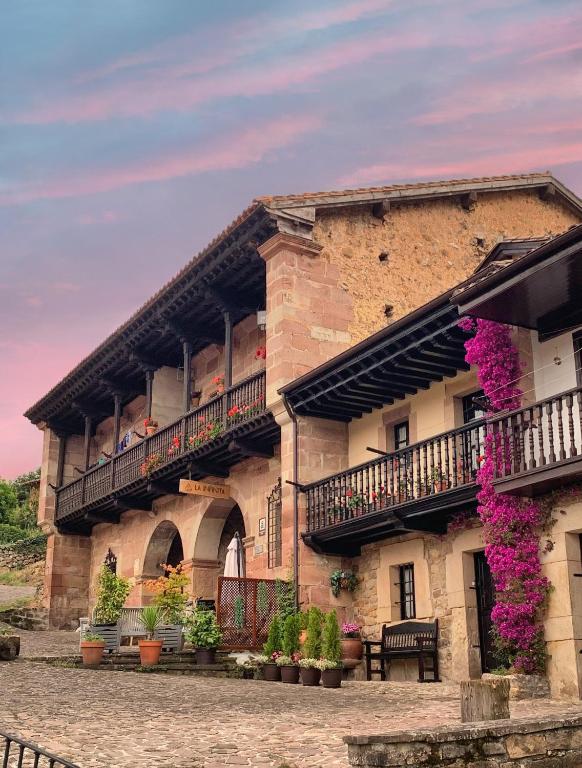 Alquila por horas Preciosa casona de arquitectura montañesa