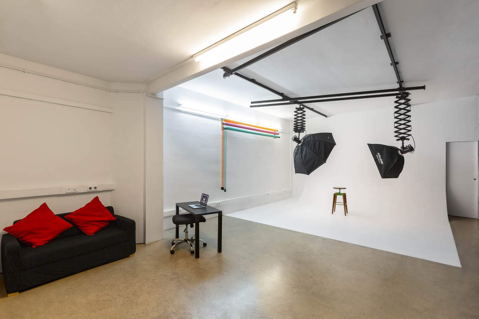 Alquila por horas Estudio con Plató Fotográfico para Proyectos Visuales