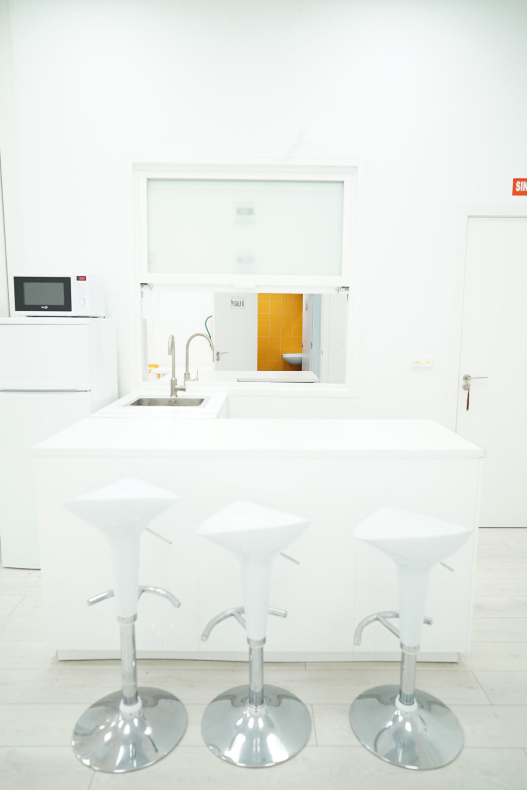 Alquila por horas Un multiespacio en blanco para tus ideas