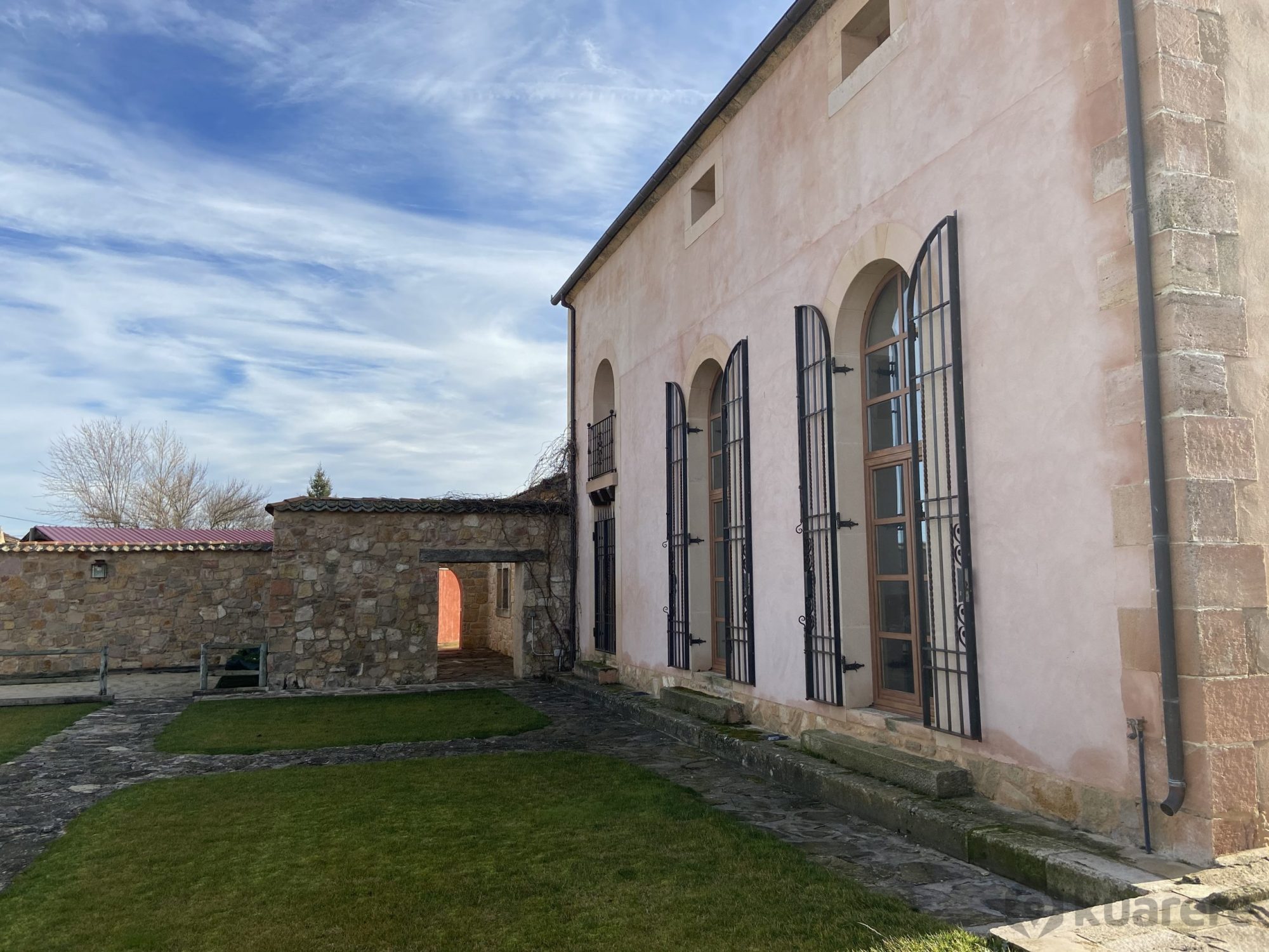 Alquila por horas Casa singular única en la zona de piedra y madera