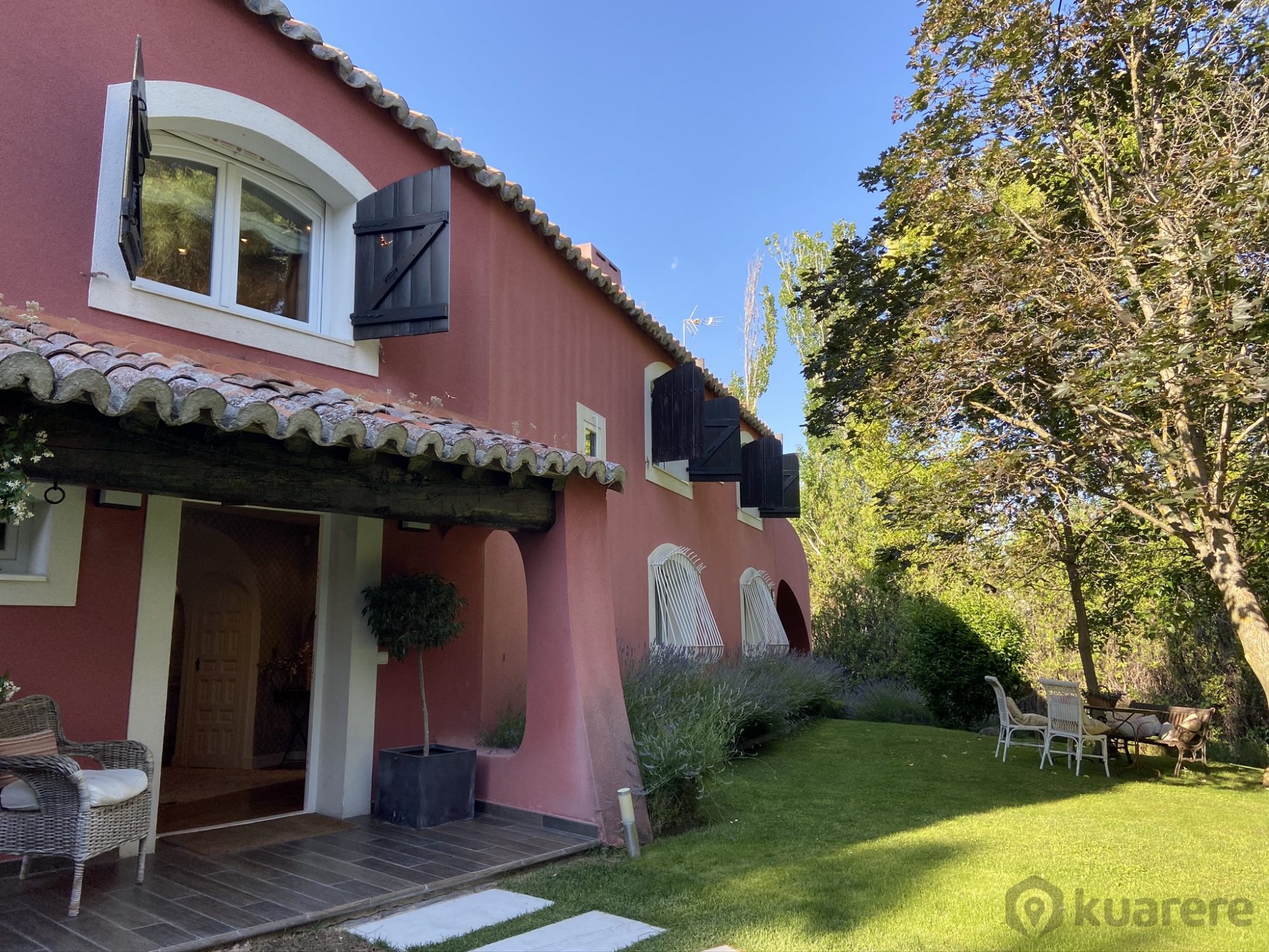 Alquila por horas Casa rústica con decoración moderna