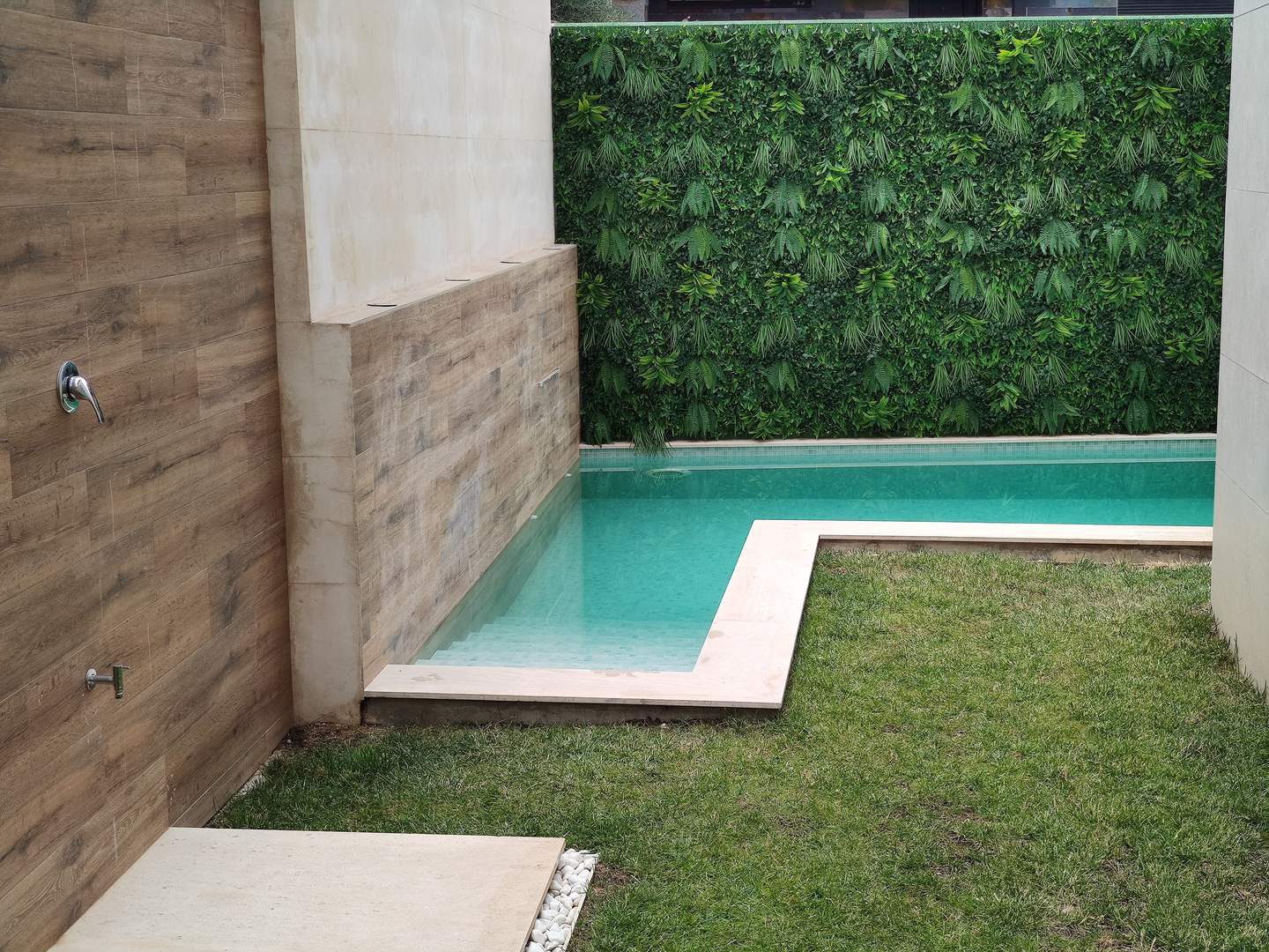 Alquila por horas Unifamiliar de estilo nórdico con jardín y piscina