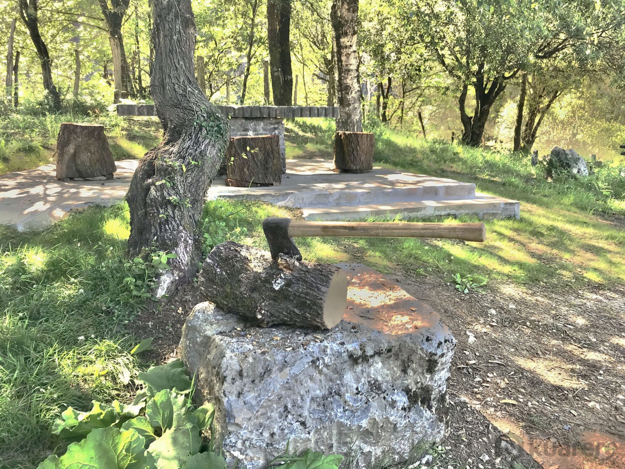 Alquila por horas Una cantera que parece un jardín zen japonés. Espacio de arte y naturaleza.