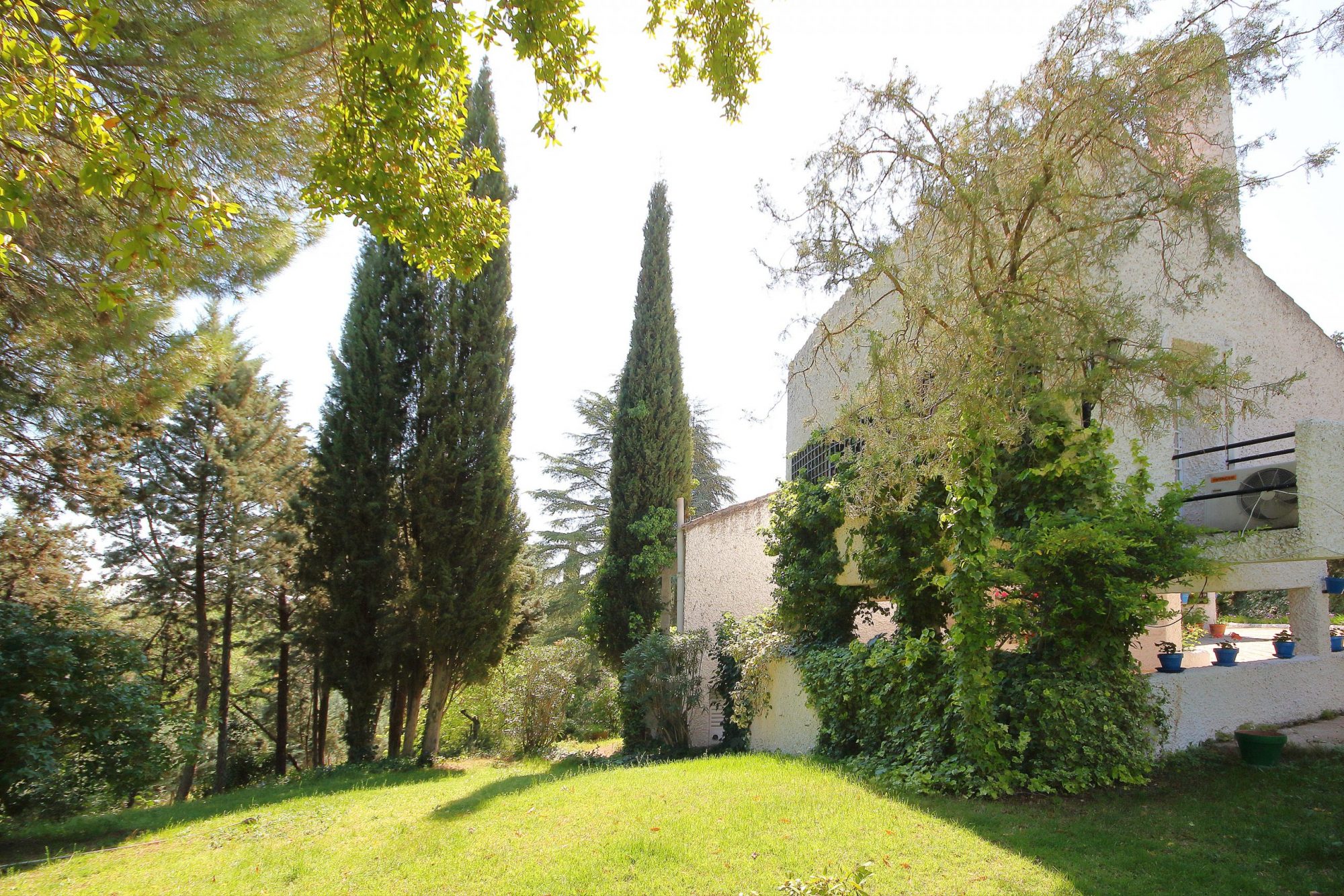Alquila por horas Preciosa Finca en Toledo con espacio verde imponente