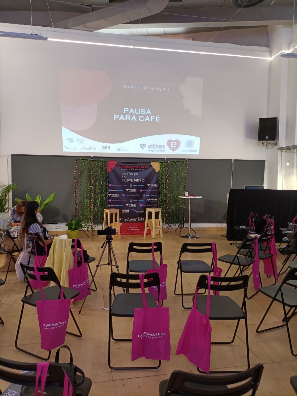 Alquila por horas Espacio escénico ideal para eventos