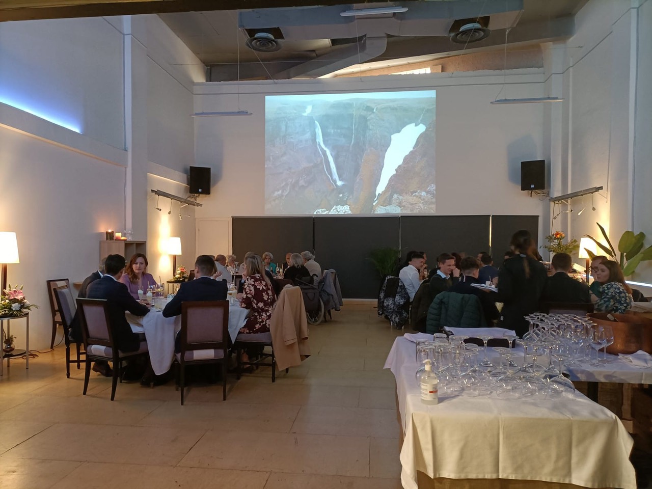 Alquila por horas Espacio escénico ideal para eventos