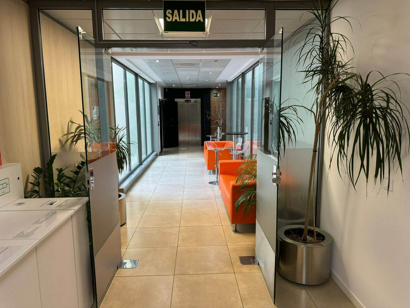 Alquila por horas Sala de reuniones equipada