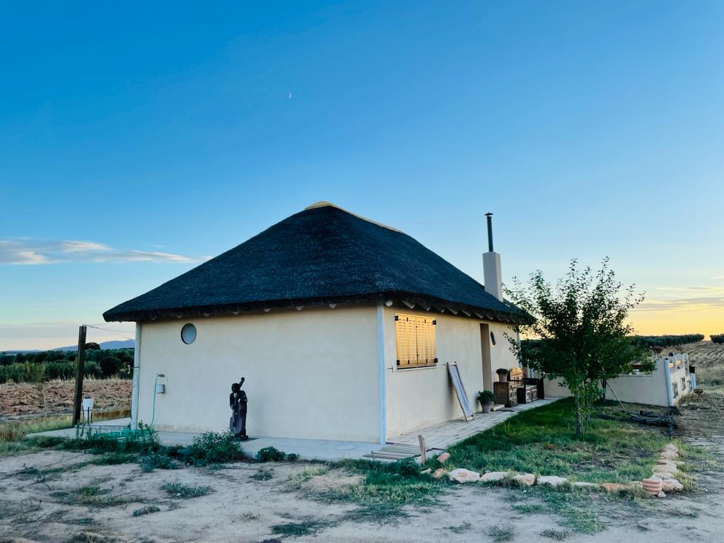 Alquila por horas Casa de Paja en una hectárea y media de terreno