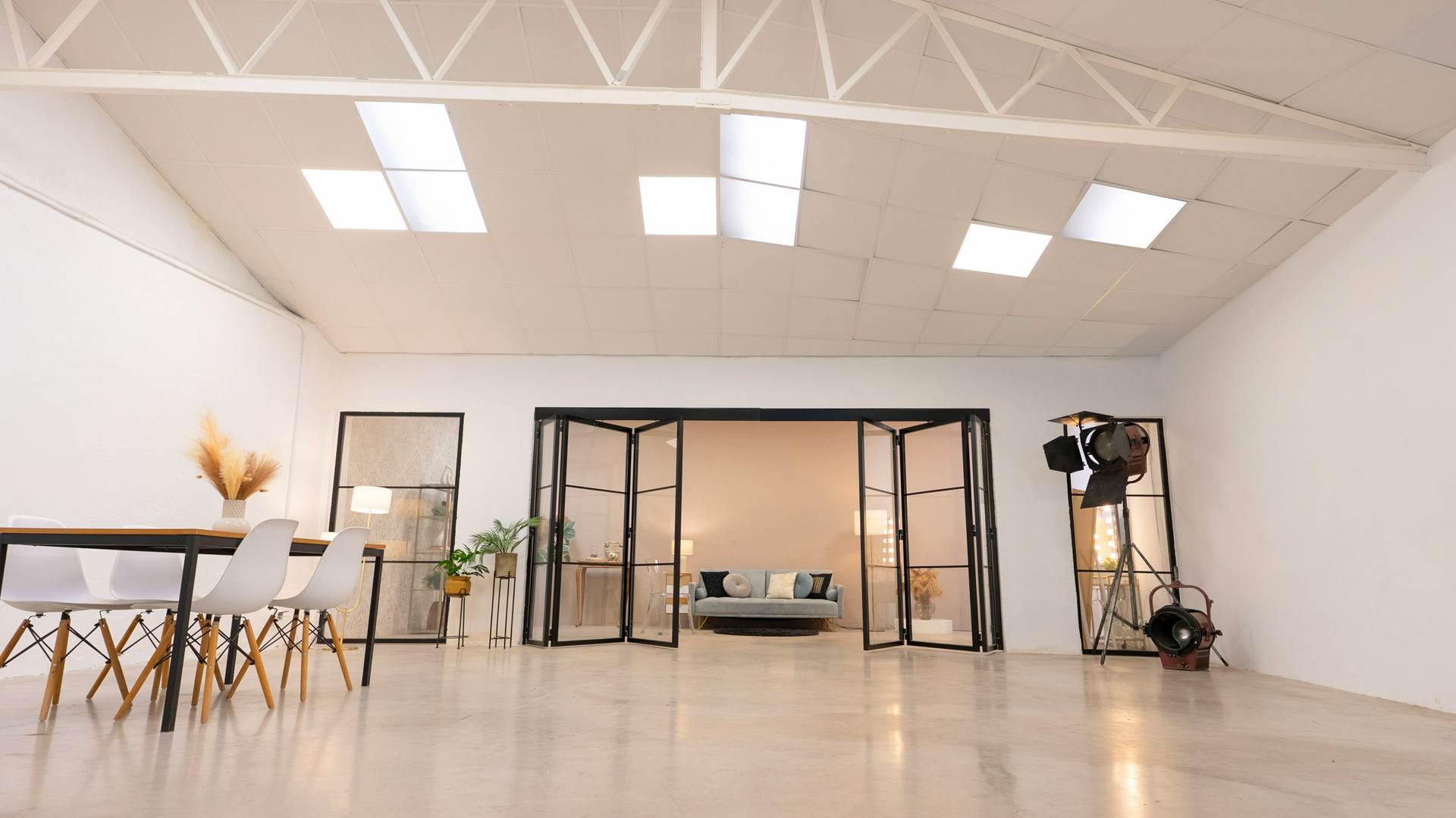 Alquila por horas Espacio Multifuncional para Eventos y Grabaciones