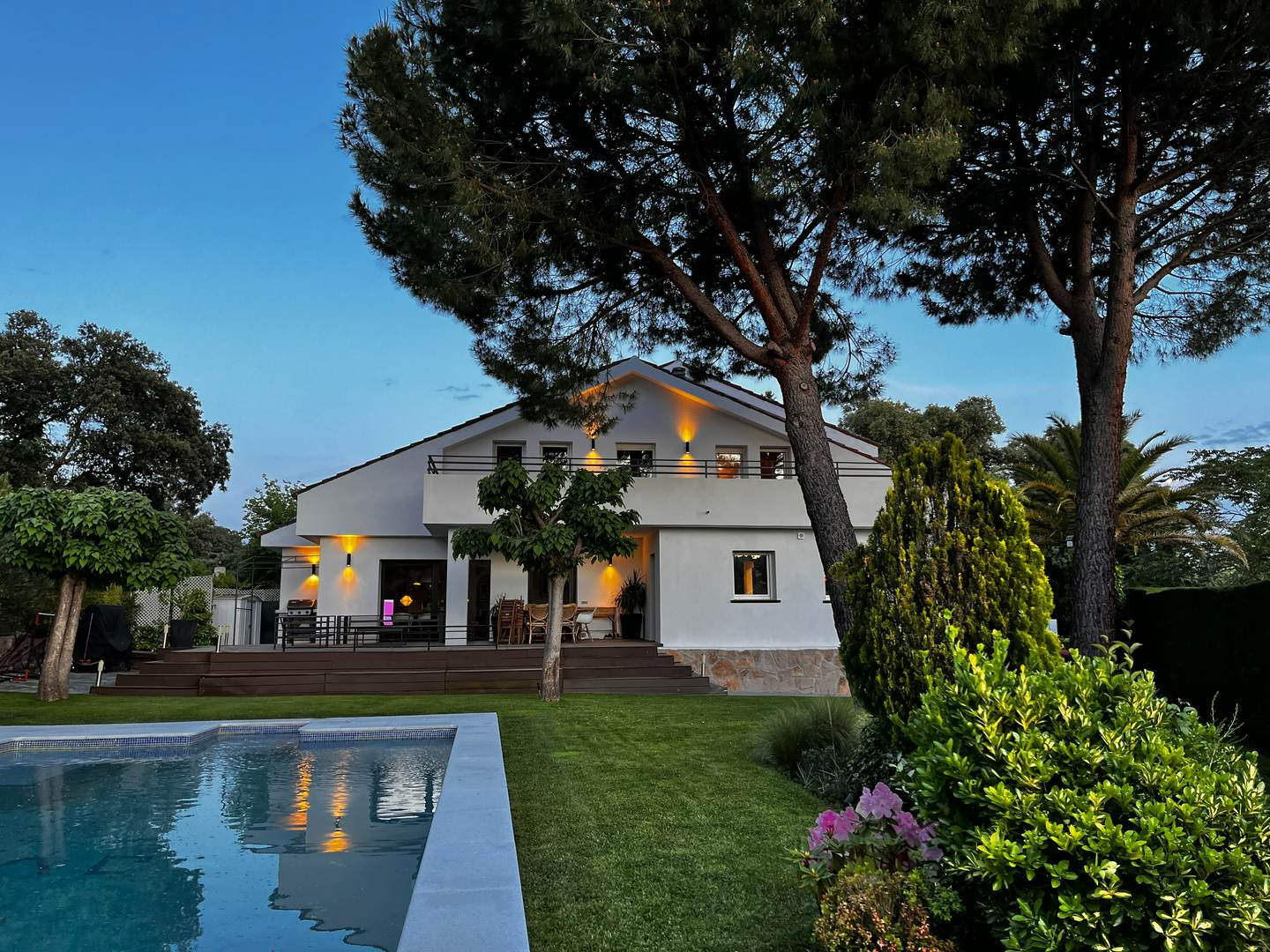 Exterior 4
