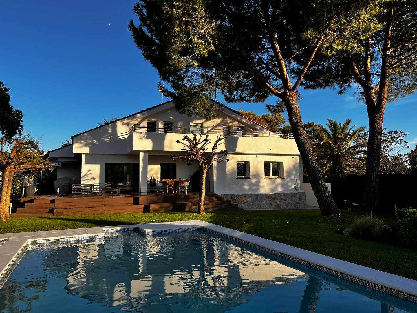 Exterior 3