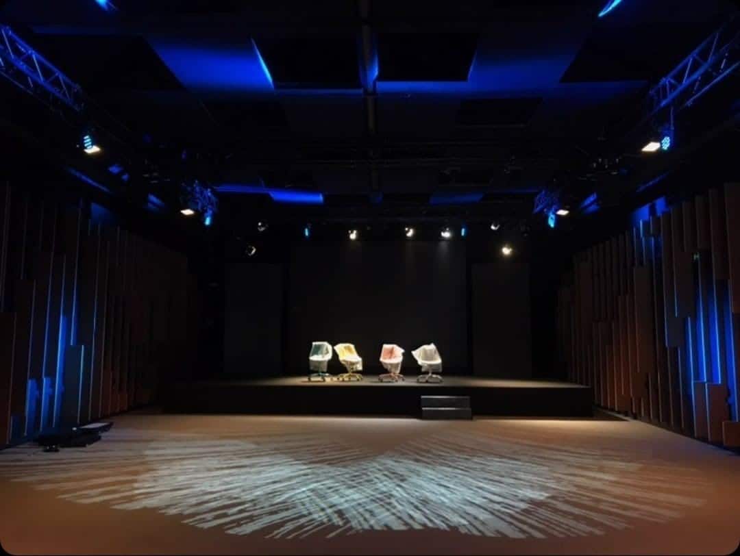 Alquila por horas Studio para eventos con plató tv