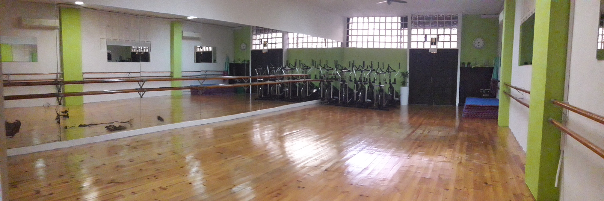 Alquila por horas Sala con espejos para clases de danza