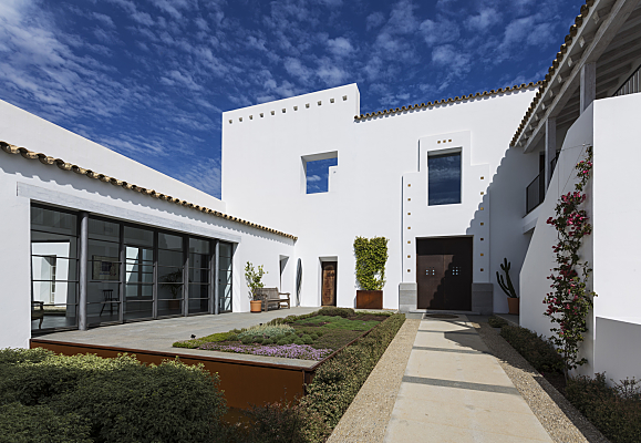 Alquila por horas Oasis aislado con villas de lujo entre olivares