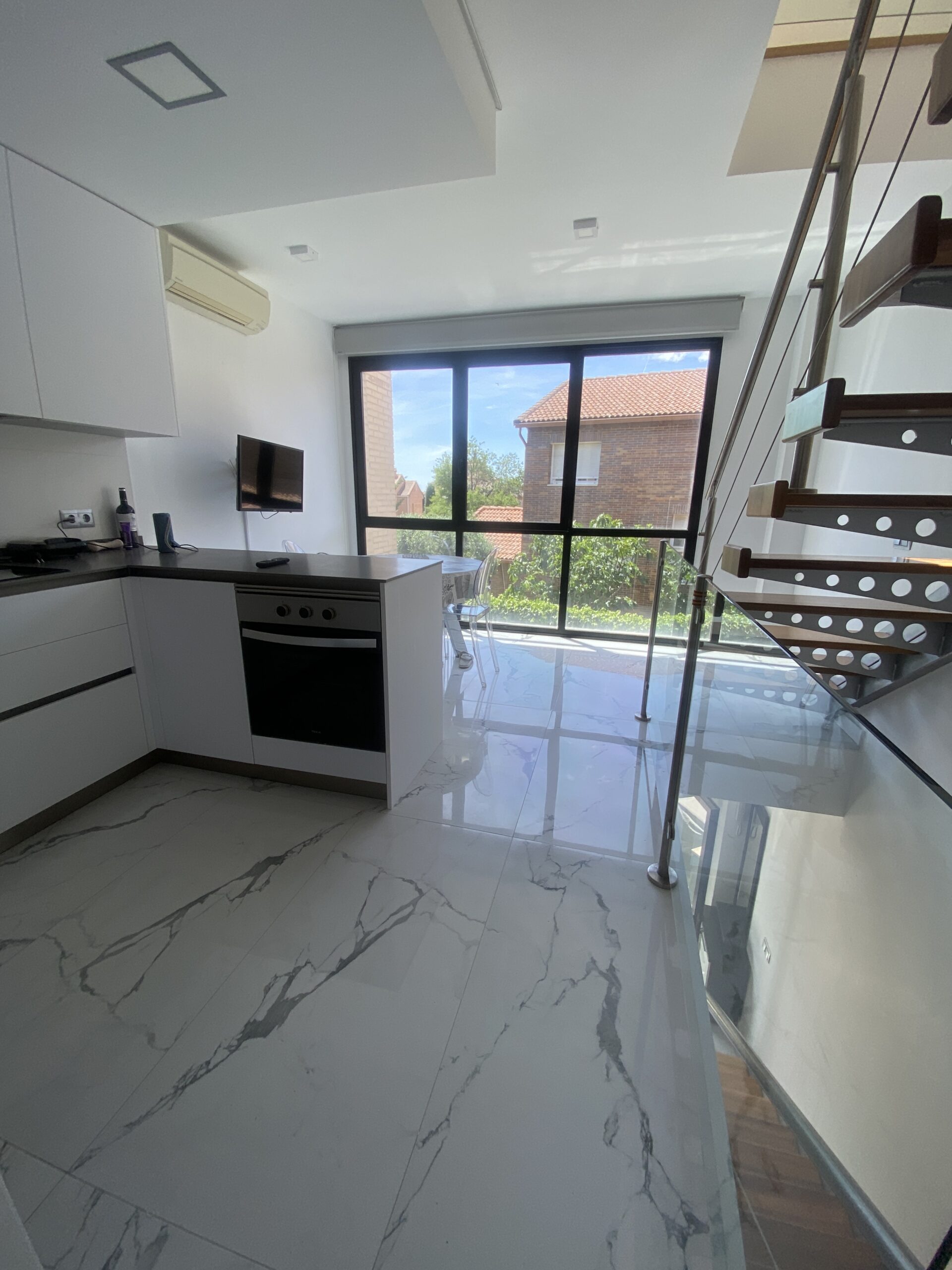 Alquila por horas Loft minimalista con jardín en plena naturaleza