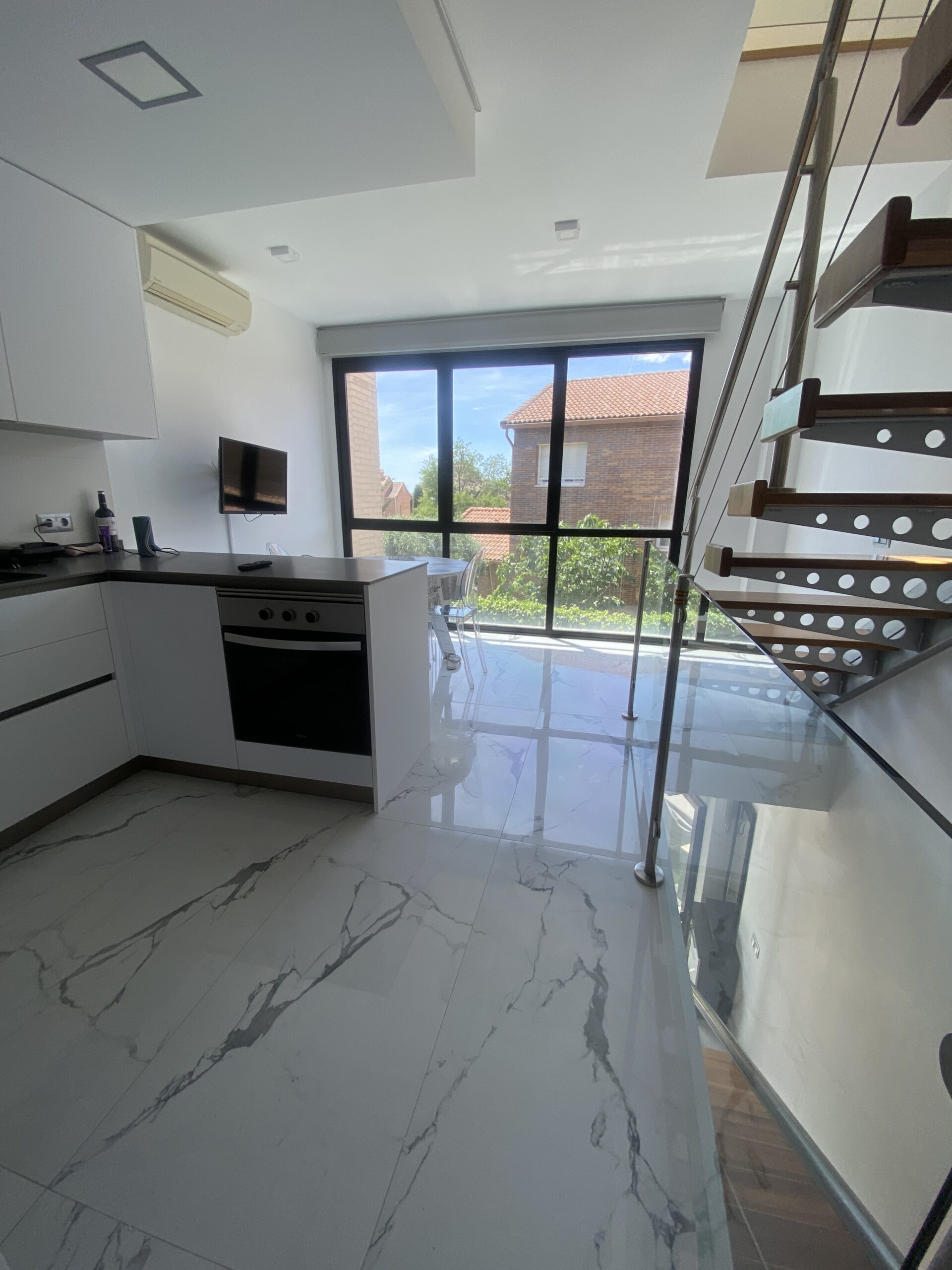 Alquila por horas Loft minimalista con jardín en plena naturaleza