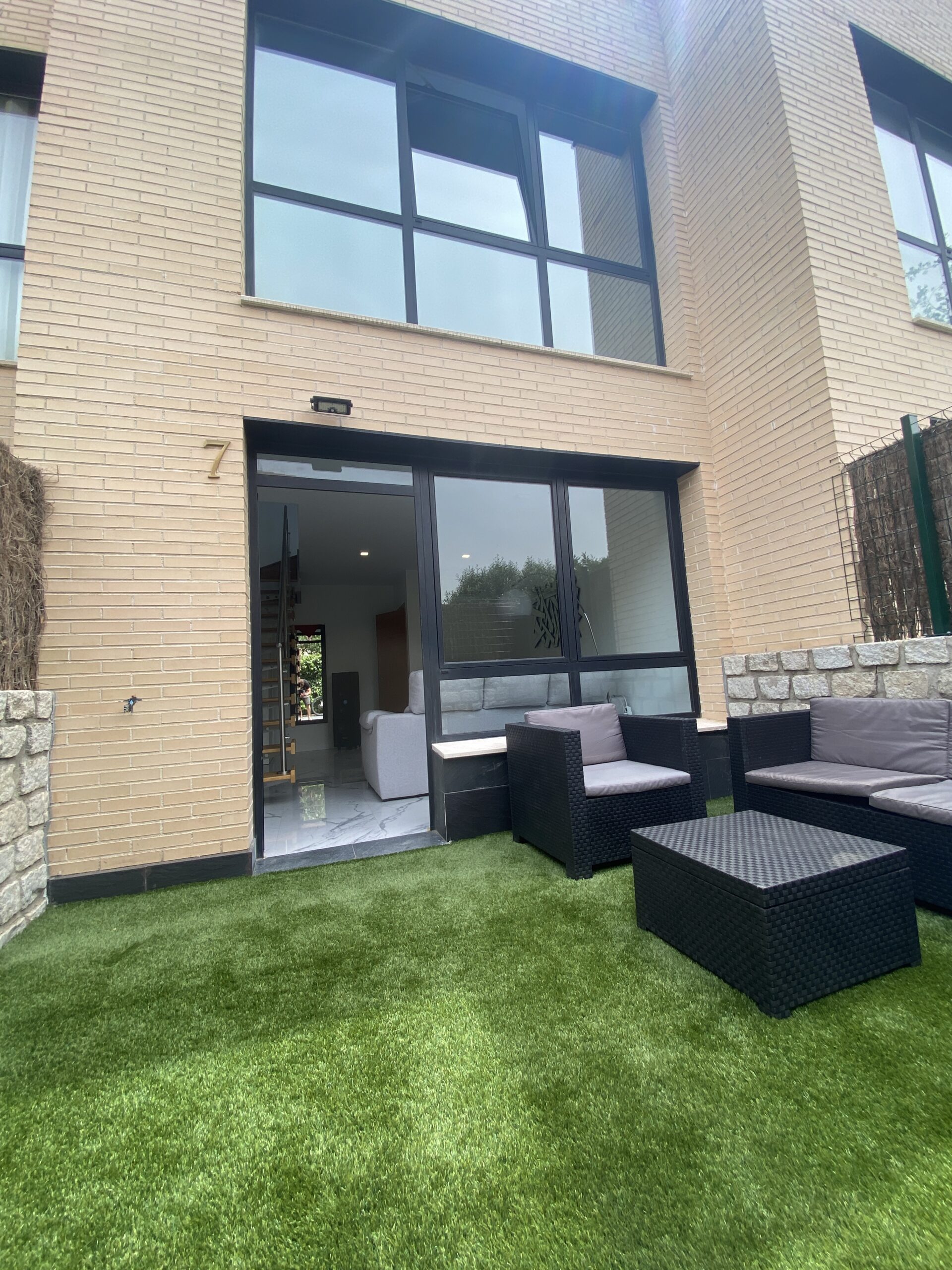 Alquila por horas Loft minimalista con jardín en plena naturaleza