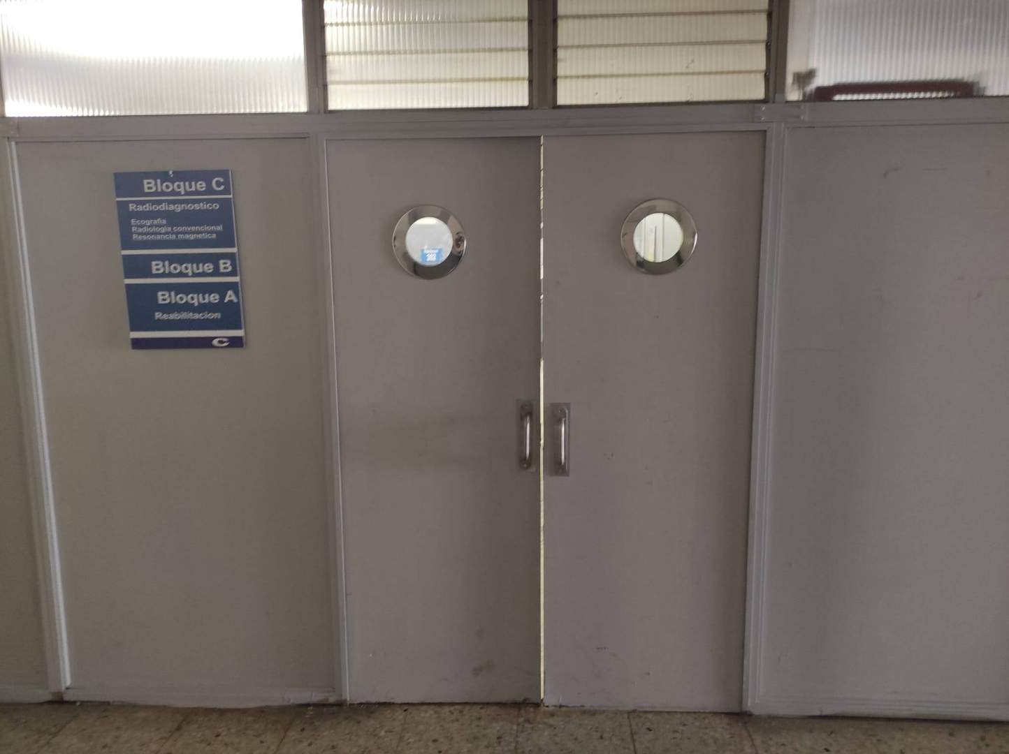 Alquila por horas Habitación de hospital, consulta médica, sala de espera y recepción
