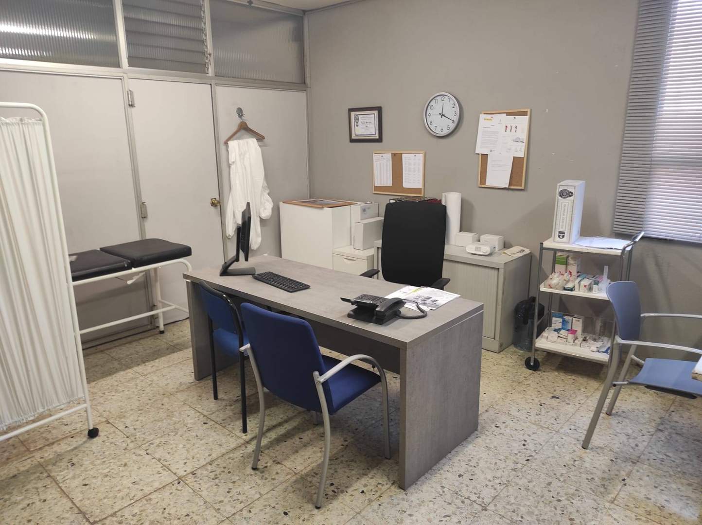 Alquila por horas Habitación de hospital, consulta médica, sala de espera y recepción