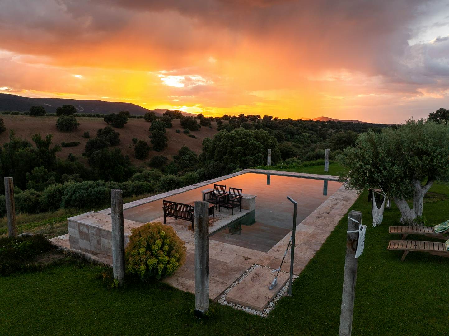 Alquila por horas Finca de dehesa y Cabañas con Piscina Infinita en los Montes de Toledo