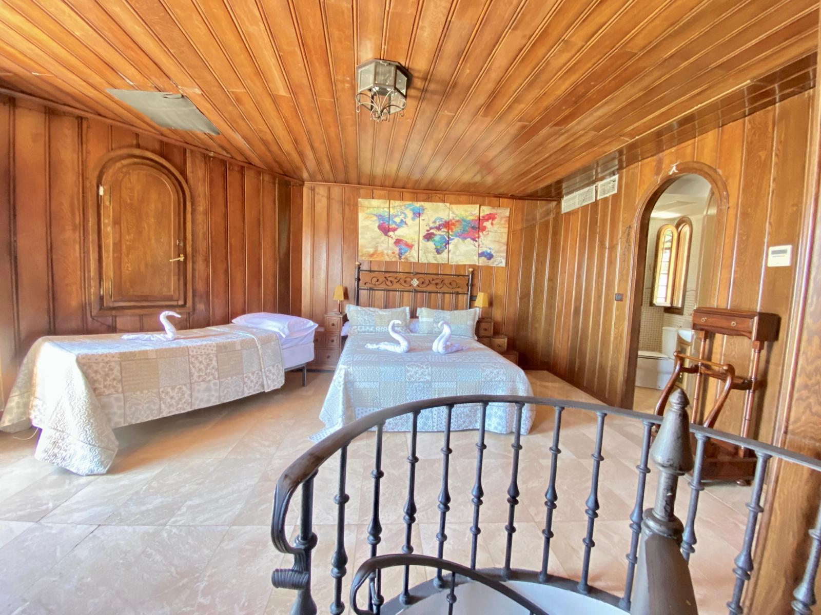 Alquila por horas Finca con castillo privado construido en rocas