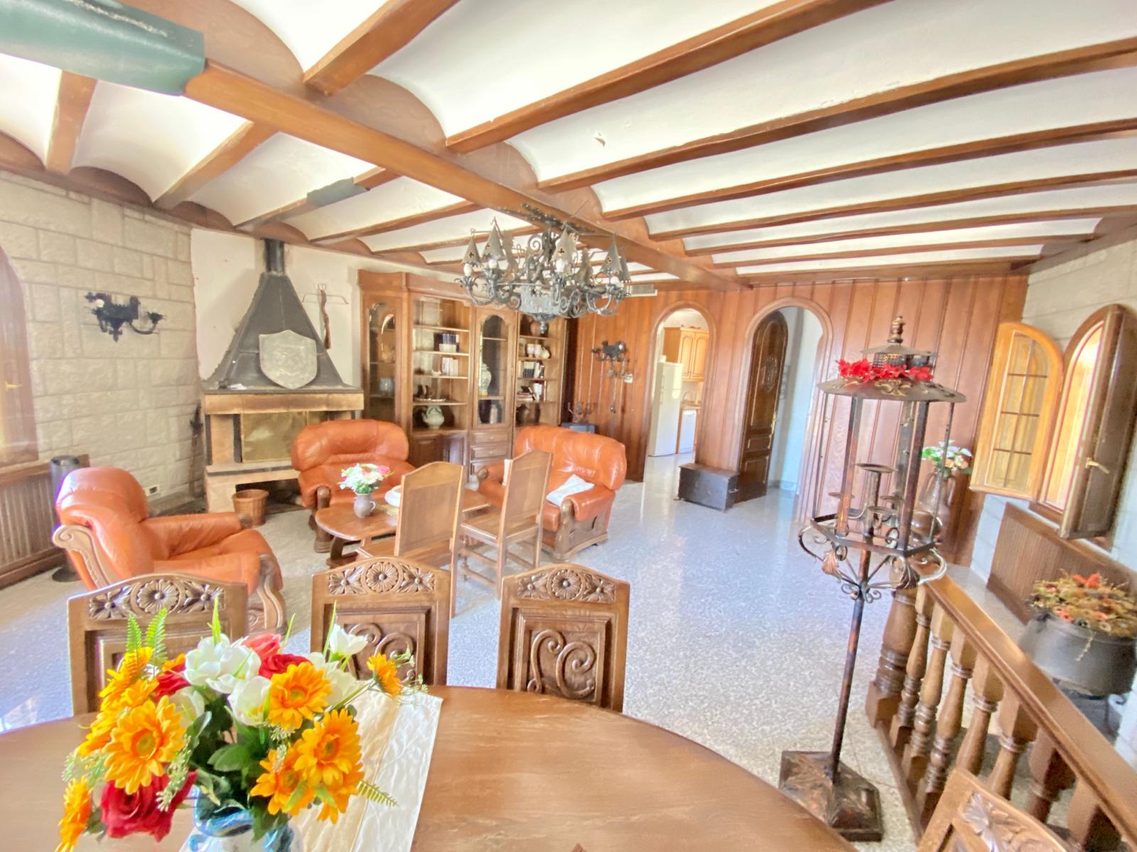 Alquila por horas Finca con castillo privado construido en rocas