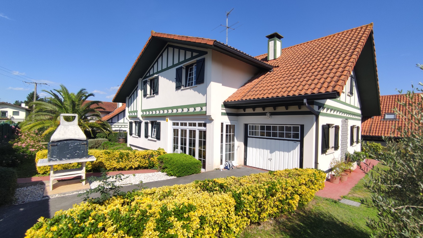 Alquila por horas Vivienda unifamiliar de estilo Vasco Francés