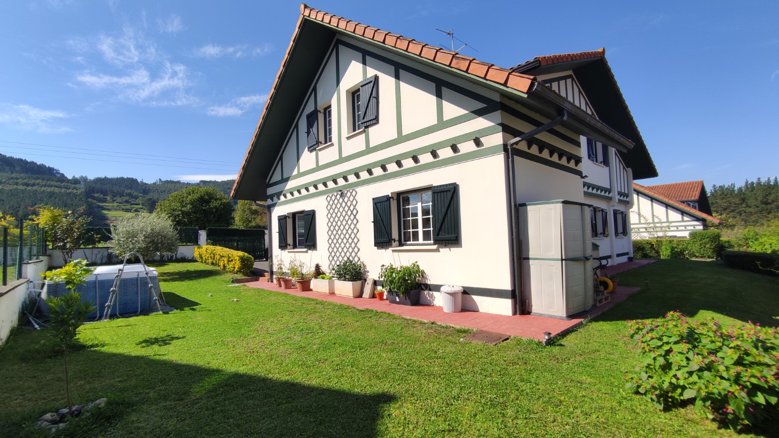 Alquila por horas Vivienda unifamiliar de estilo Vasco Francés
