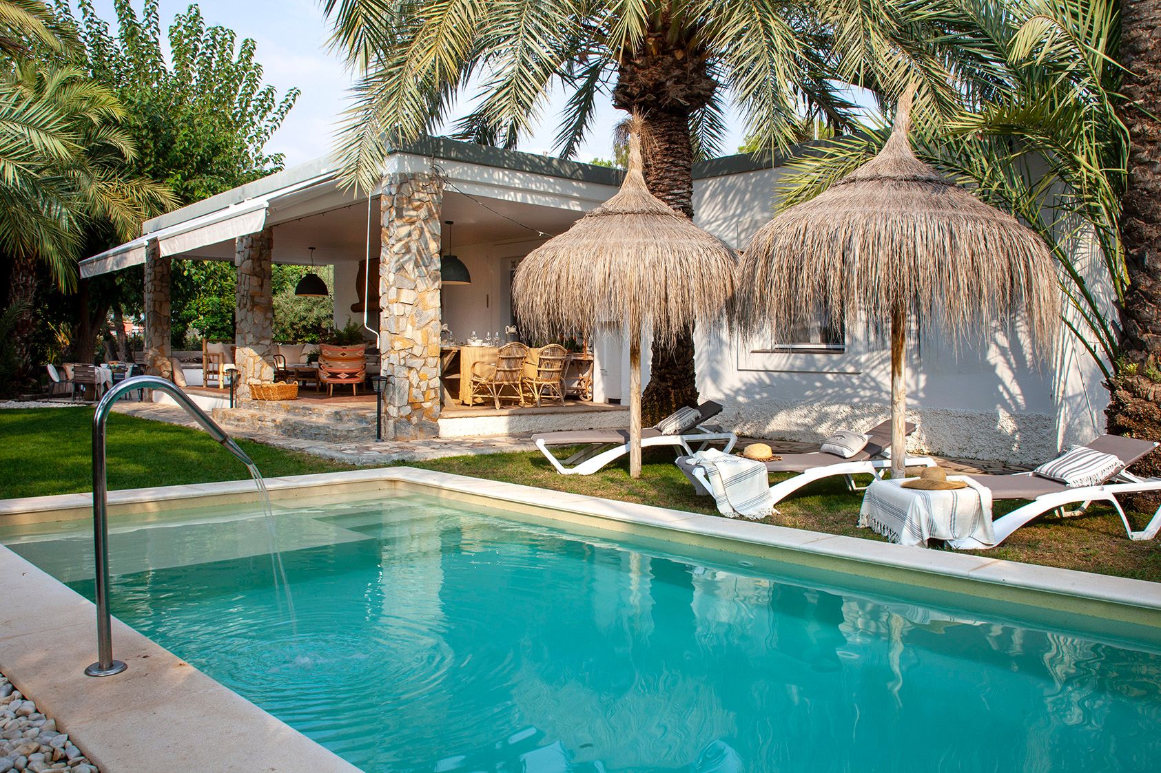 Alquila por horas Villa de lujo en medio de un palmeral en Alicante