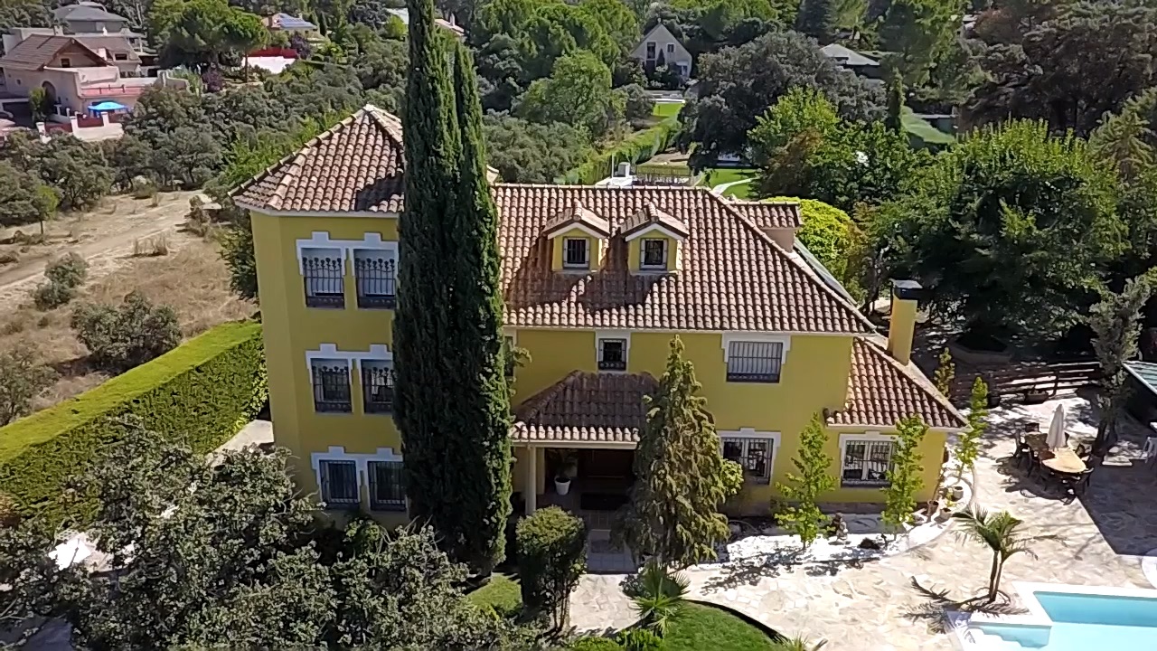 Alquila por horas Casa individual con jardines y piscina de ensueño