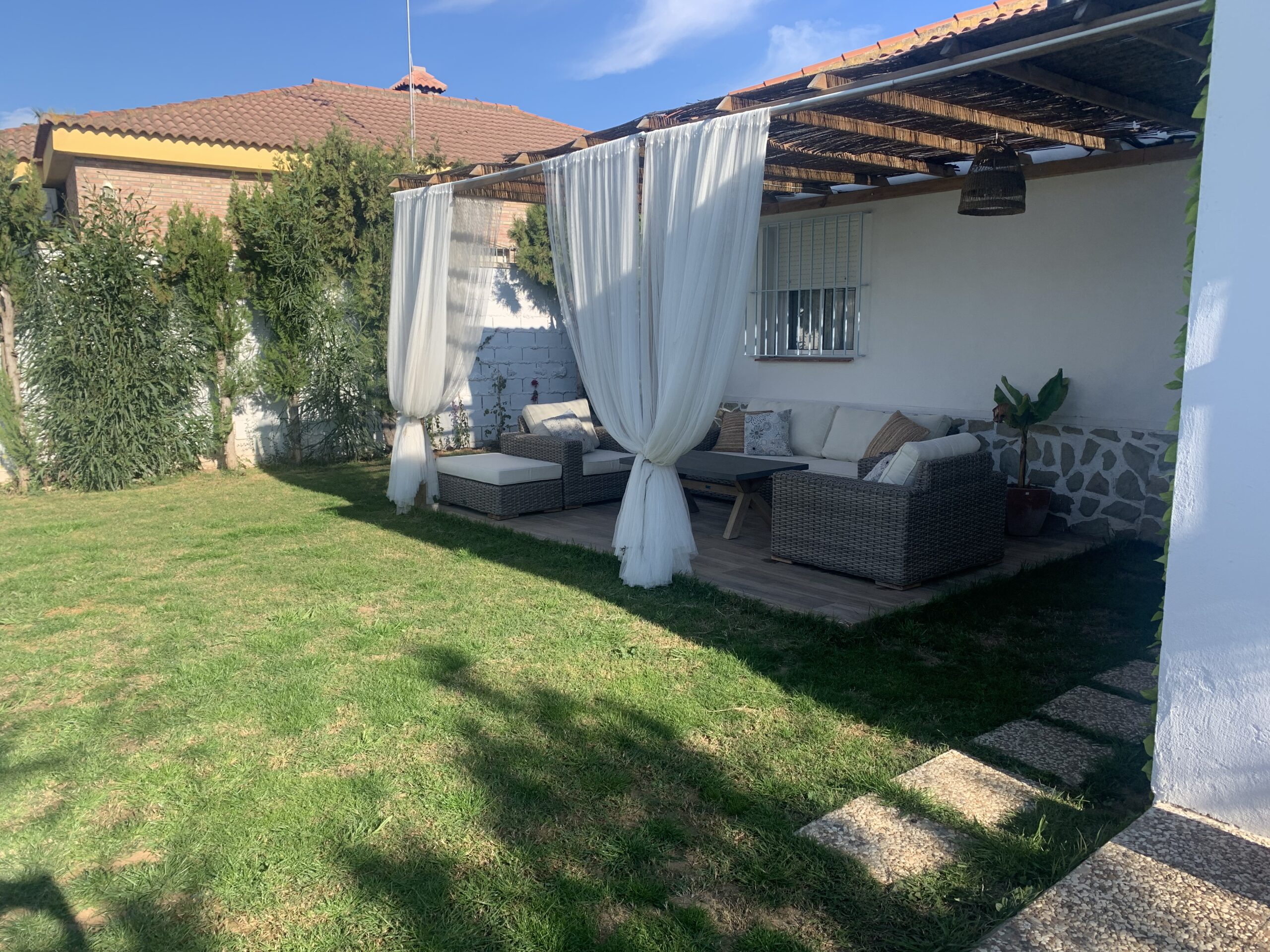 Alquila por horas Casa Rural con jardin y piscina
