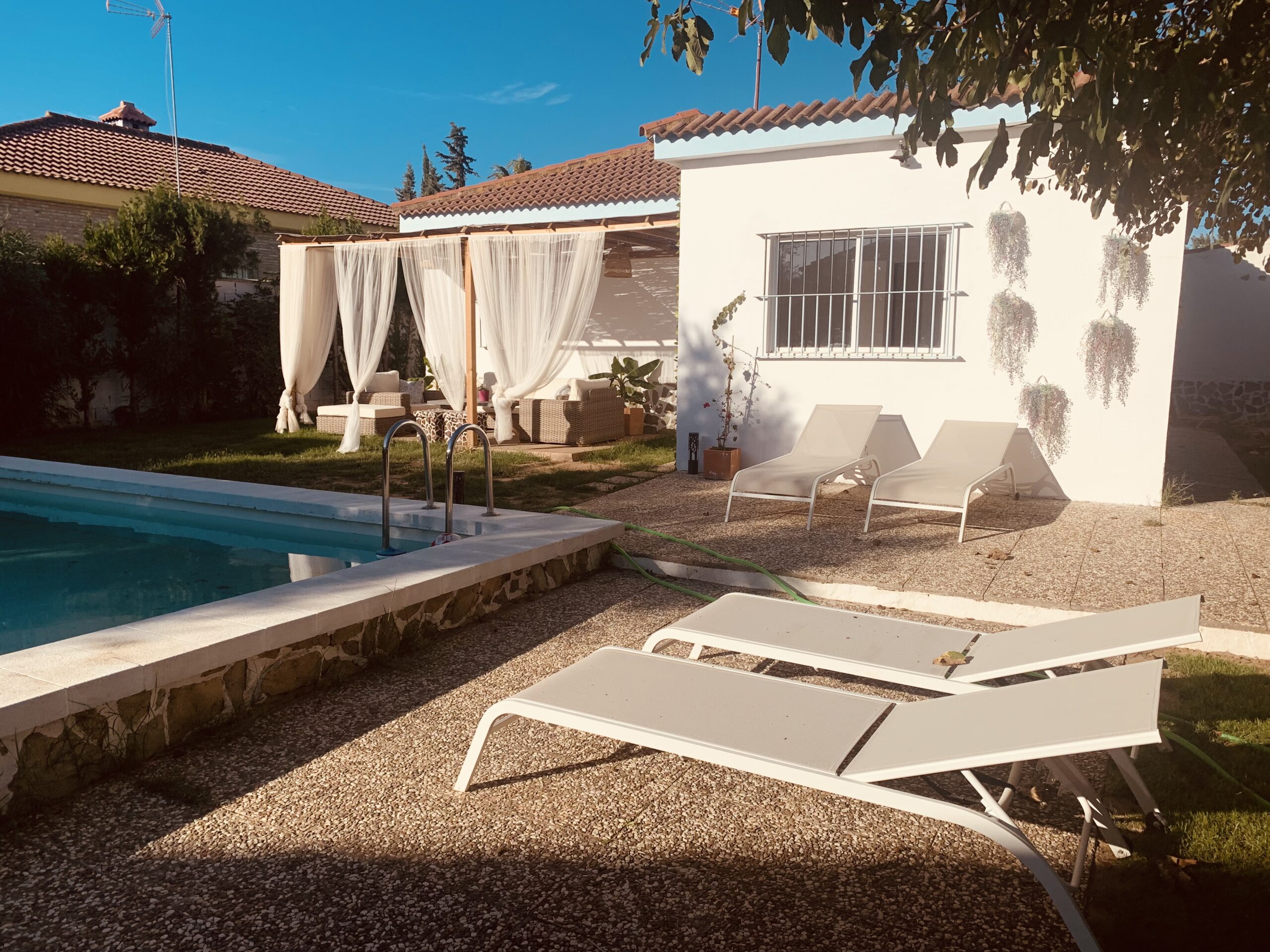 Alquila por horas Casa Rural con jardin y piscina