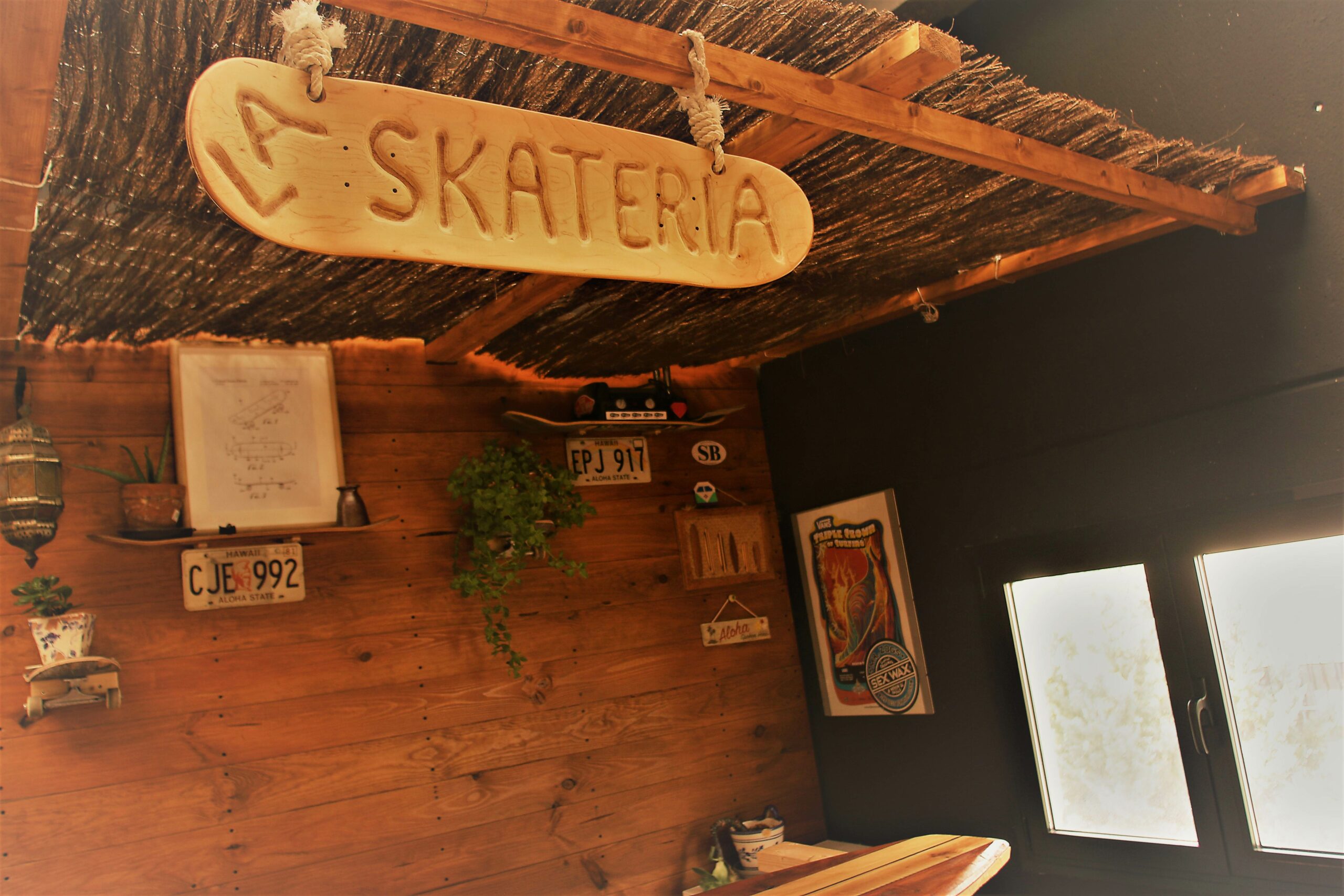 Alquila por horas Skatepark Indoor en madera con terraza bar beach deco