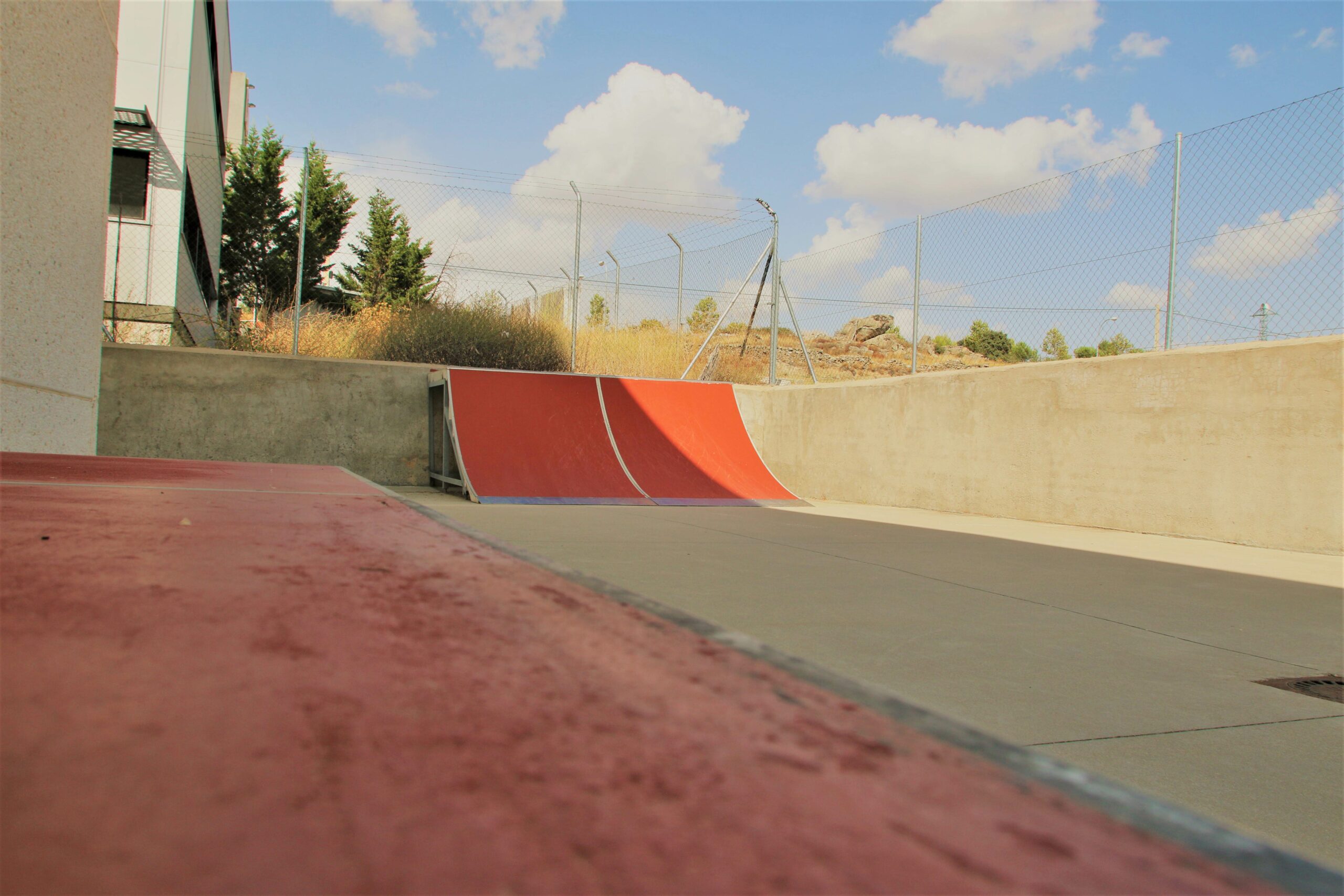 Alquila por horas Skatepark Indoor en madera con terraza bar beach deco