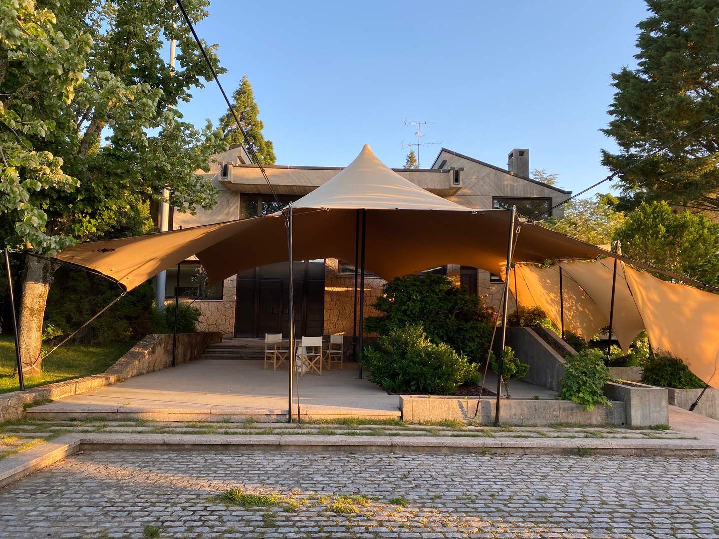 Alquila por horas Casa arquitectura años 70 y naturaleza