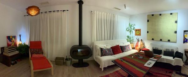 Alquila por horas Vivienda unifamiliar de arquitectura moderna blanca