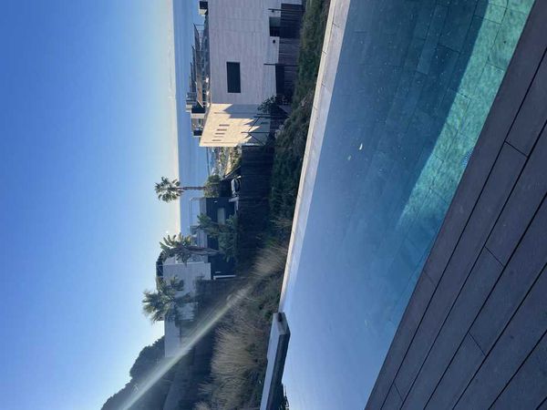Alquila por horas Vivienda unifamiliar de estilo modernista con impresionantes vistas al mar y al bosque 