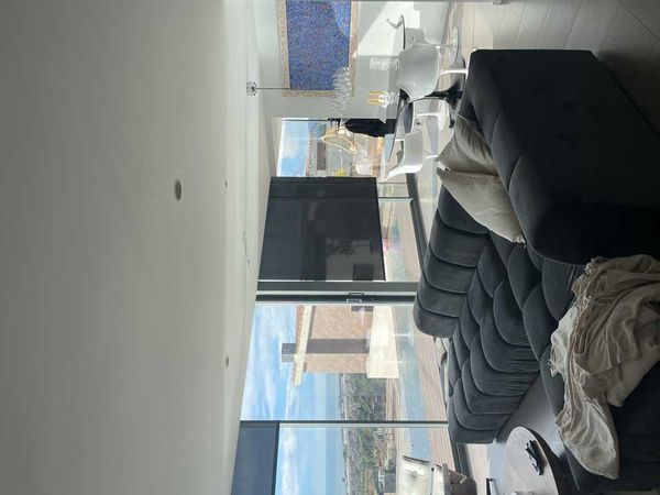 Alquila por horas Vivienda unifamiliar de estilo modernista con impresionantes vistas al mar y al bosque 