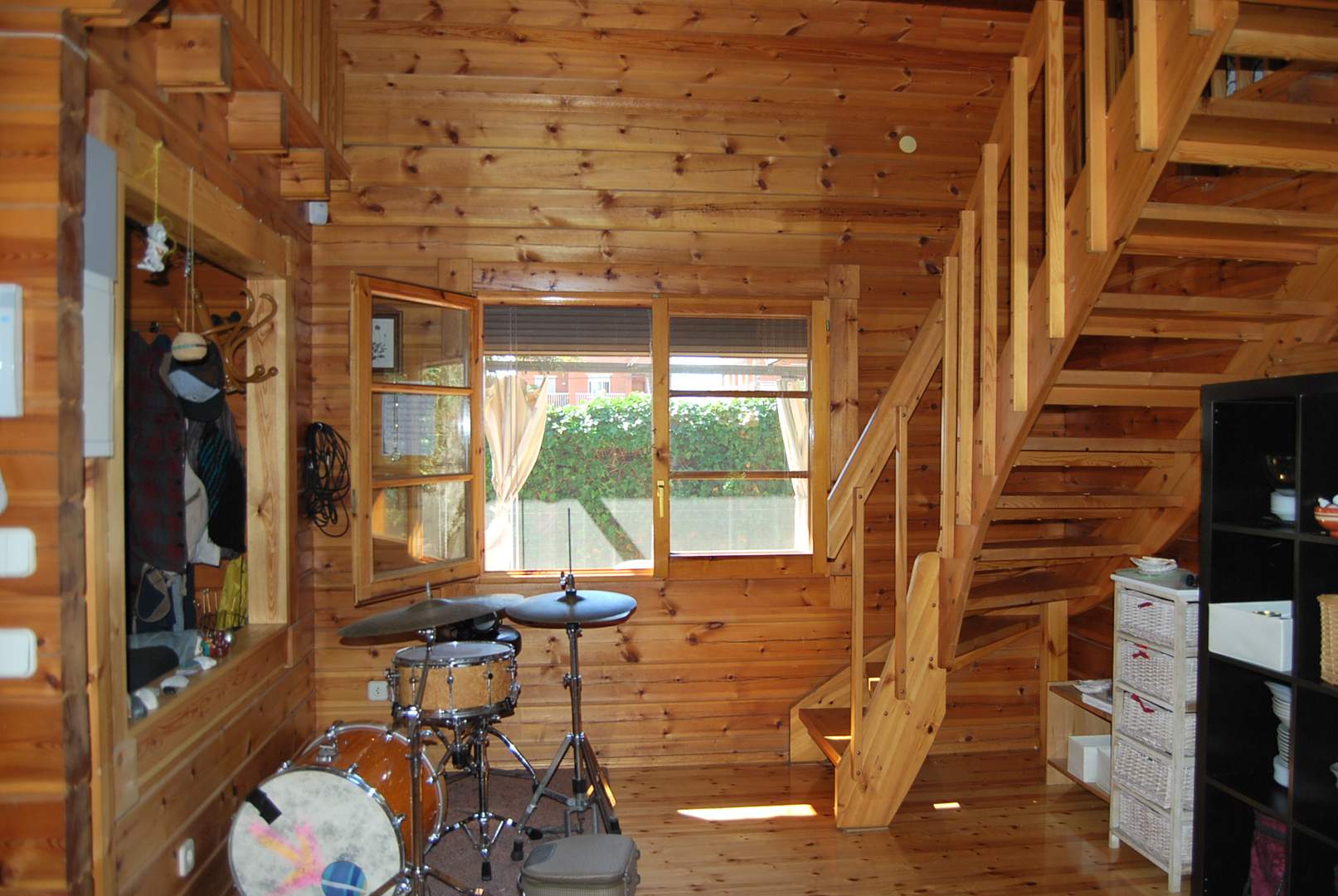 Alquila por horas Vivienda de madera con terreno 