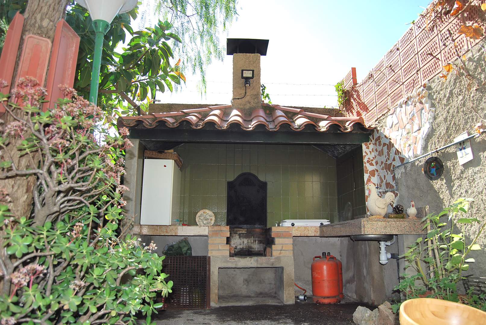 Alquila por horas Vivienda de madera con terreno 