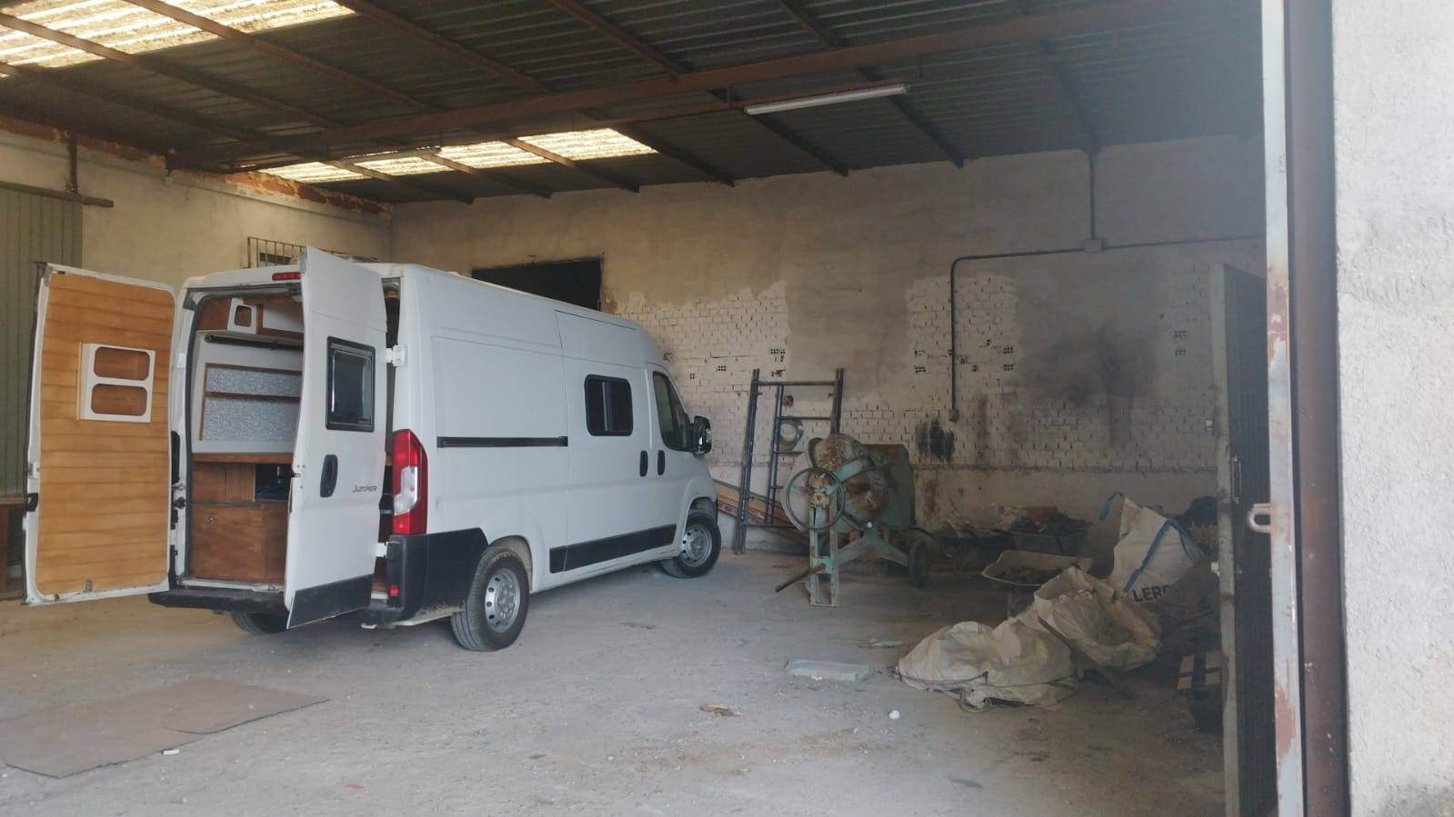 Alquila por horas Nave Industrial de los años 70 en Madrid