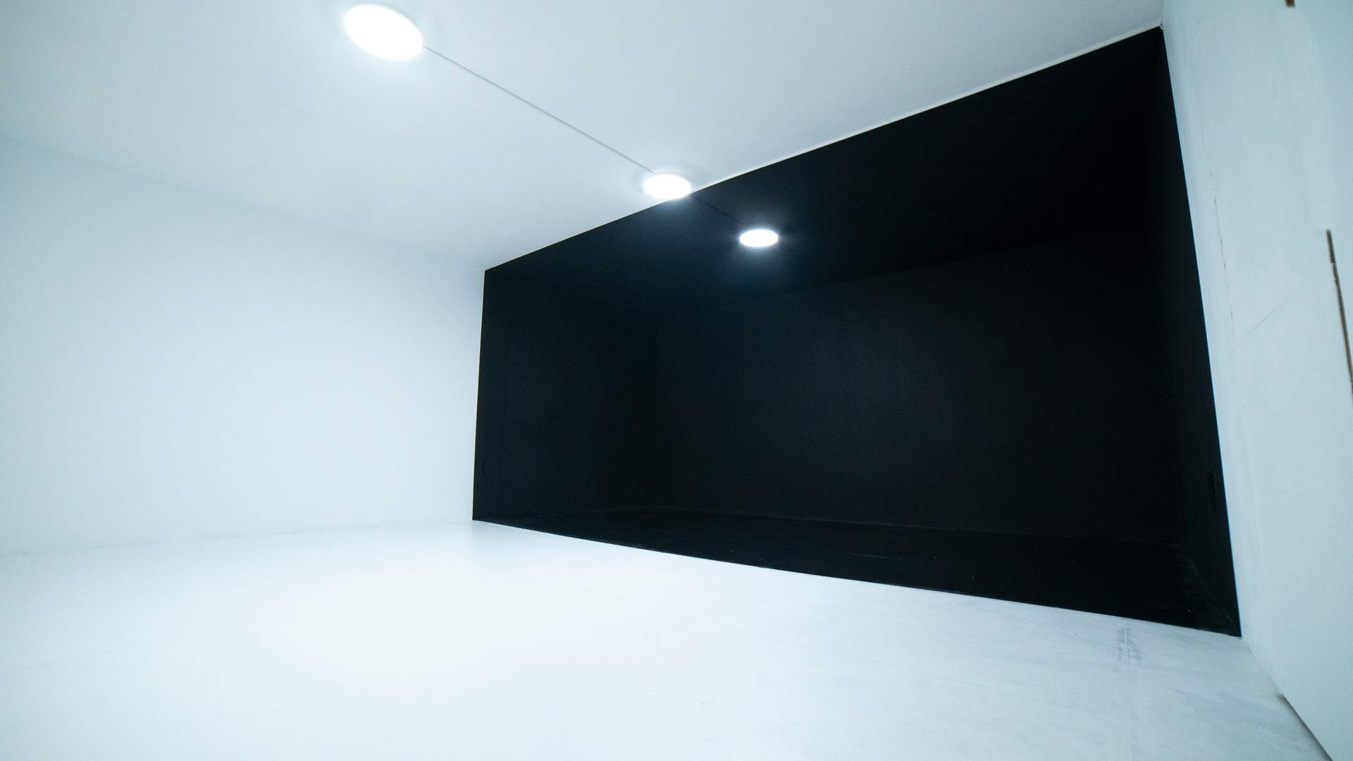 Alquila por horas Plató - Estudio de Fotografía con Zona de Oficinas Cerca del Centro de Madrid