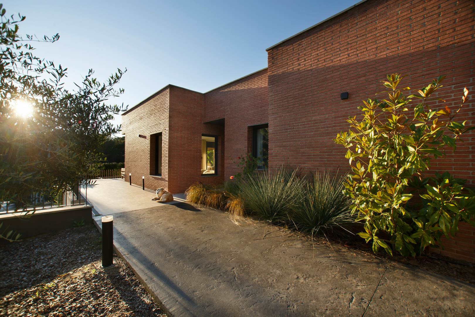 Alquila por horas Casa Luminosa con Jardín, Piscina y Amplio Salón