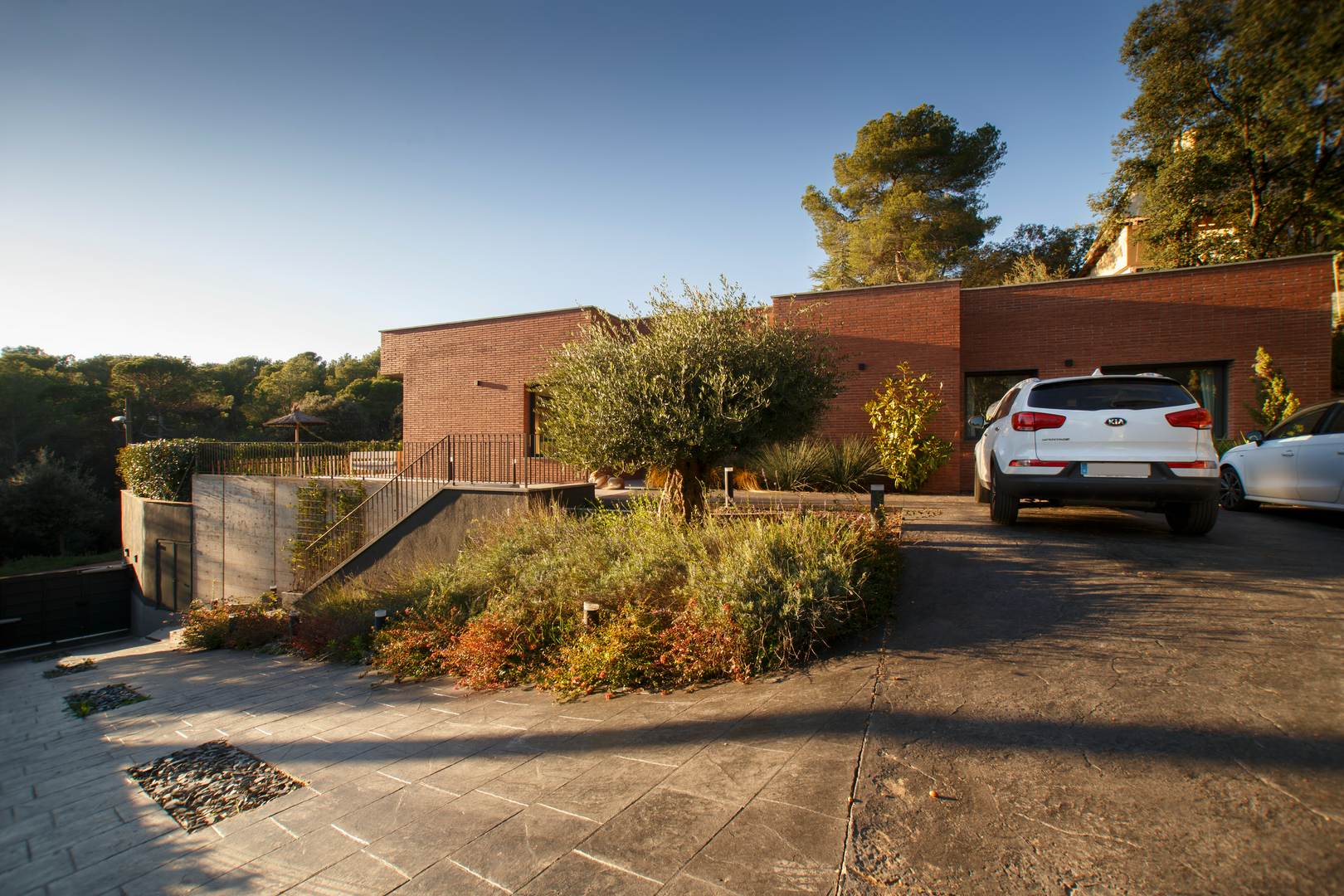 Alquila por horas Casa Luminosa con Jardín, Piscina y Amplio Salón