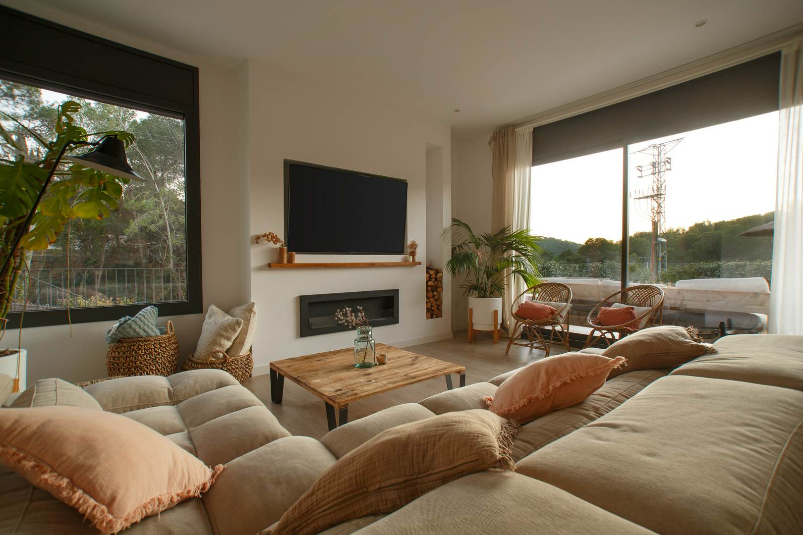 Alquila por horas Casa Luminosa con Jardín, Piscina y Amplio Salón