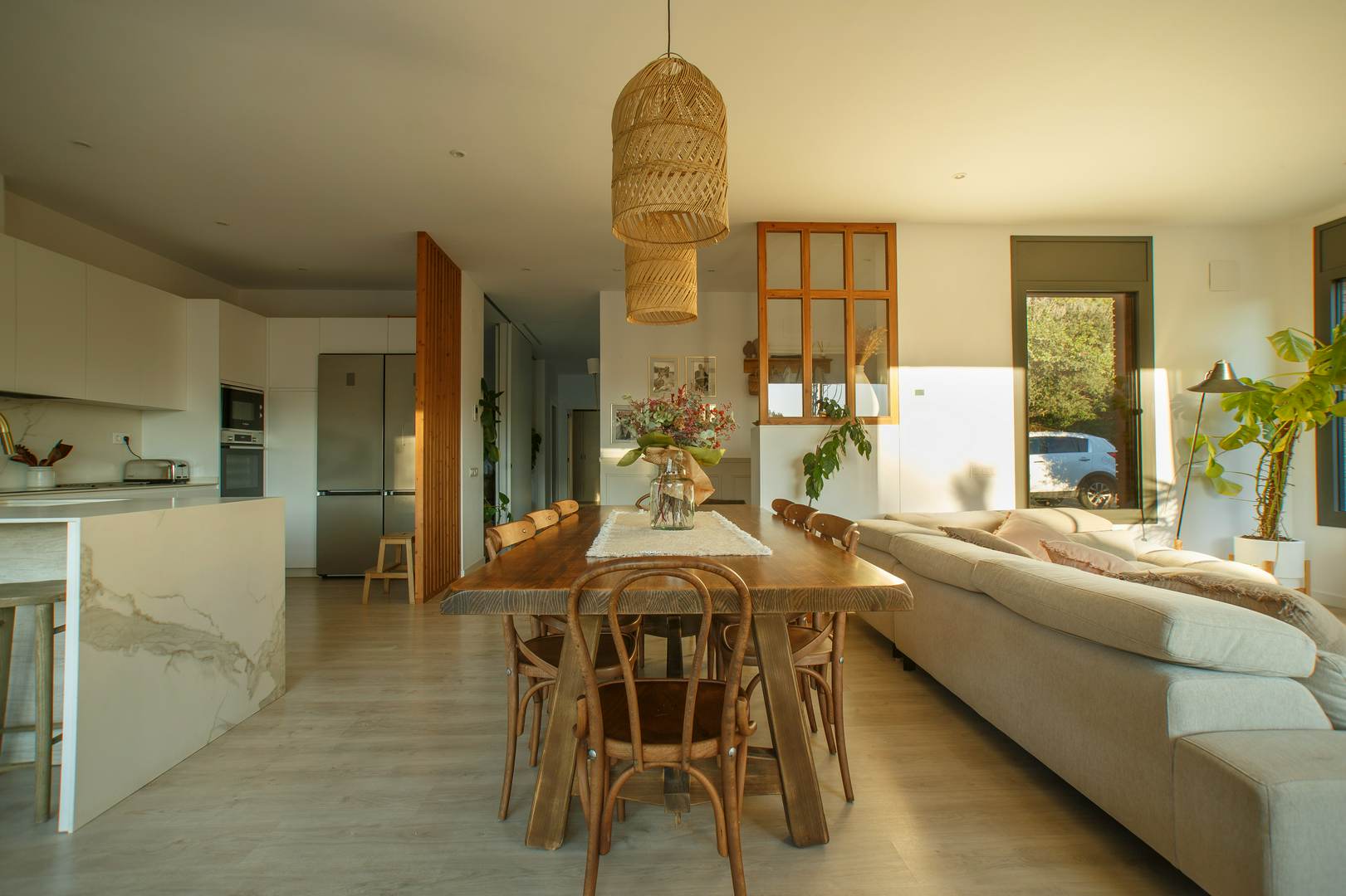 Alquila por horas Casa Luminosa con Jardín, Piscina y Amplio Salón