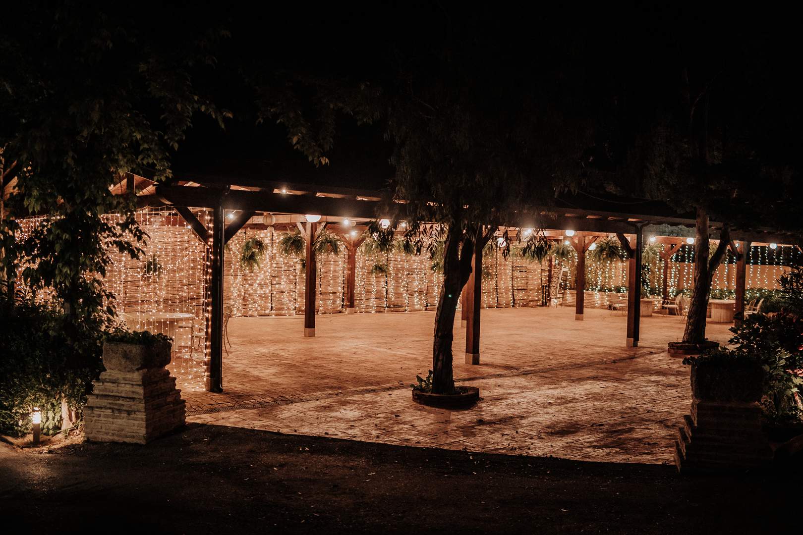 Alquila por horas Finca varios espacios ajardinados