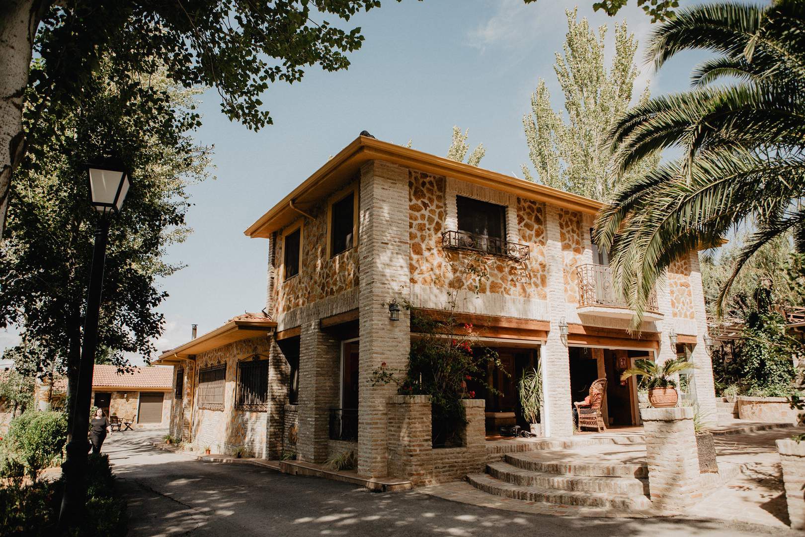 Alquila por horas Finca varios espacios ajardinados