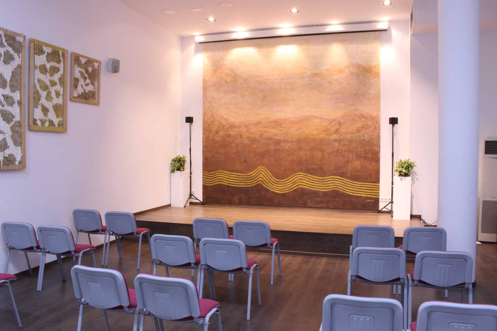 Alquila por horas Sala de Conferencias en Galería de Arte