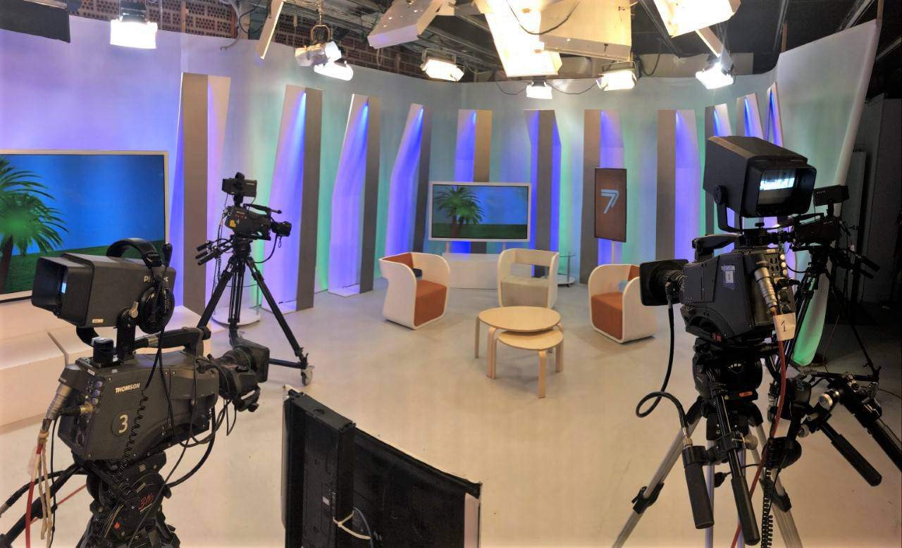 Alquila por horas Plató de 200 m2 completamente equipado para producciones audiovisuales y fotografía